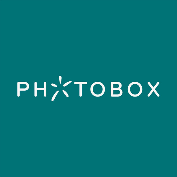 Comment joindre le client du service Photobox par e-mail et par téléphone ?